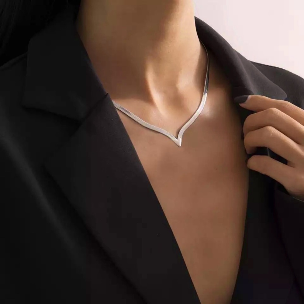 “Weekender" Minimalist Choker Business Casual-Weekend Gold Silver Gift Necklace - Picture 9 of 10
